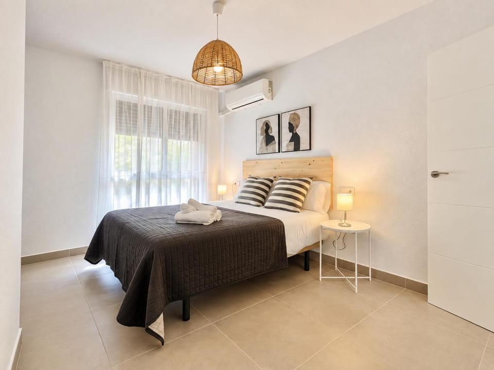 Bed, Living room, Photo of the whole room, Seating area, Bedroom