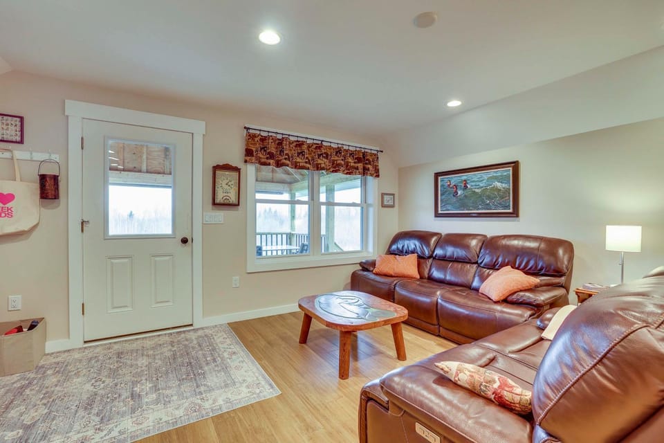 Cozy Solar-Powered Loft: Walk to Lake Champlain! Apartment in Lake Champlain