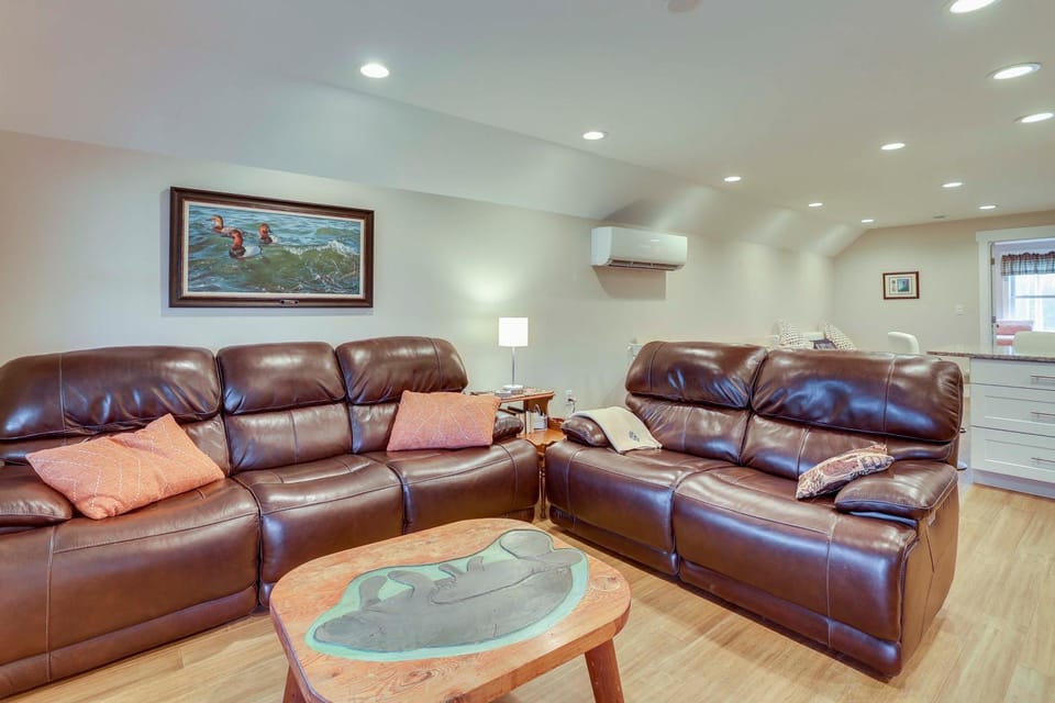 Cozy Solar-Powered Loft: Walk to Lake Champlain! Apartment in Lake Champlain