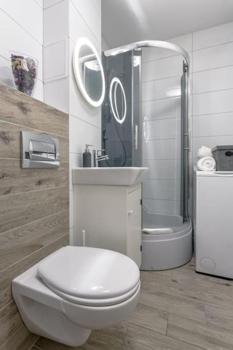 Shower, Toilet, Bathroom, washing machine