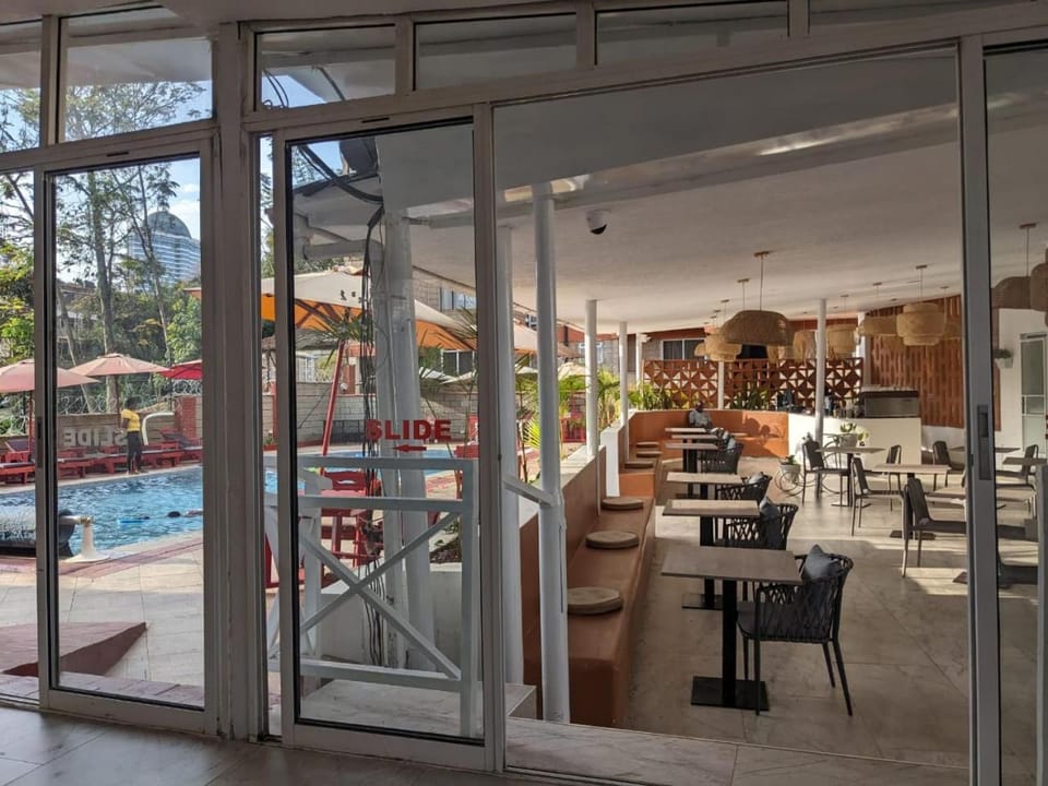 Restaurant/places to eat, Swimming pool