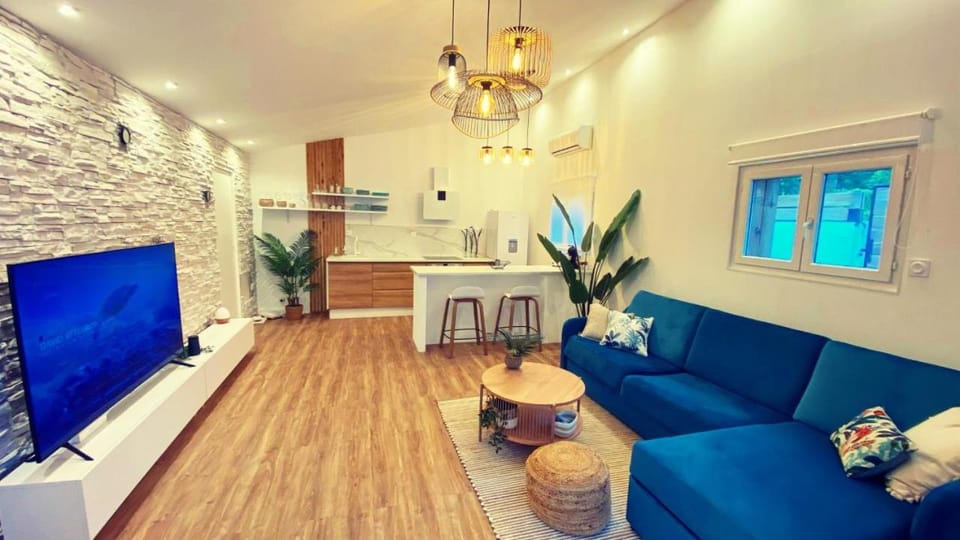 Communal lounge/ TV room, TV and multimedia, Kitchen or kitchenette, Living room, Seating area, Dining area