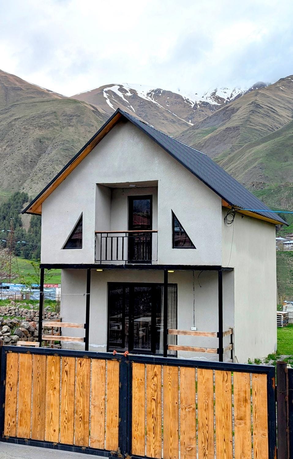 Property building, Day, Natural landscape, Mountain view