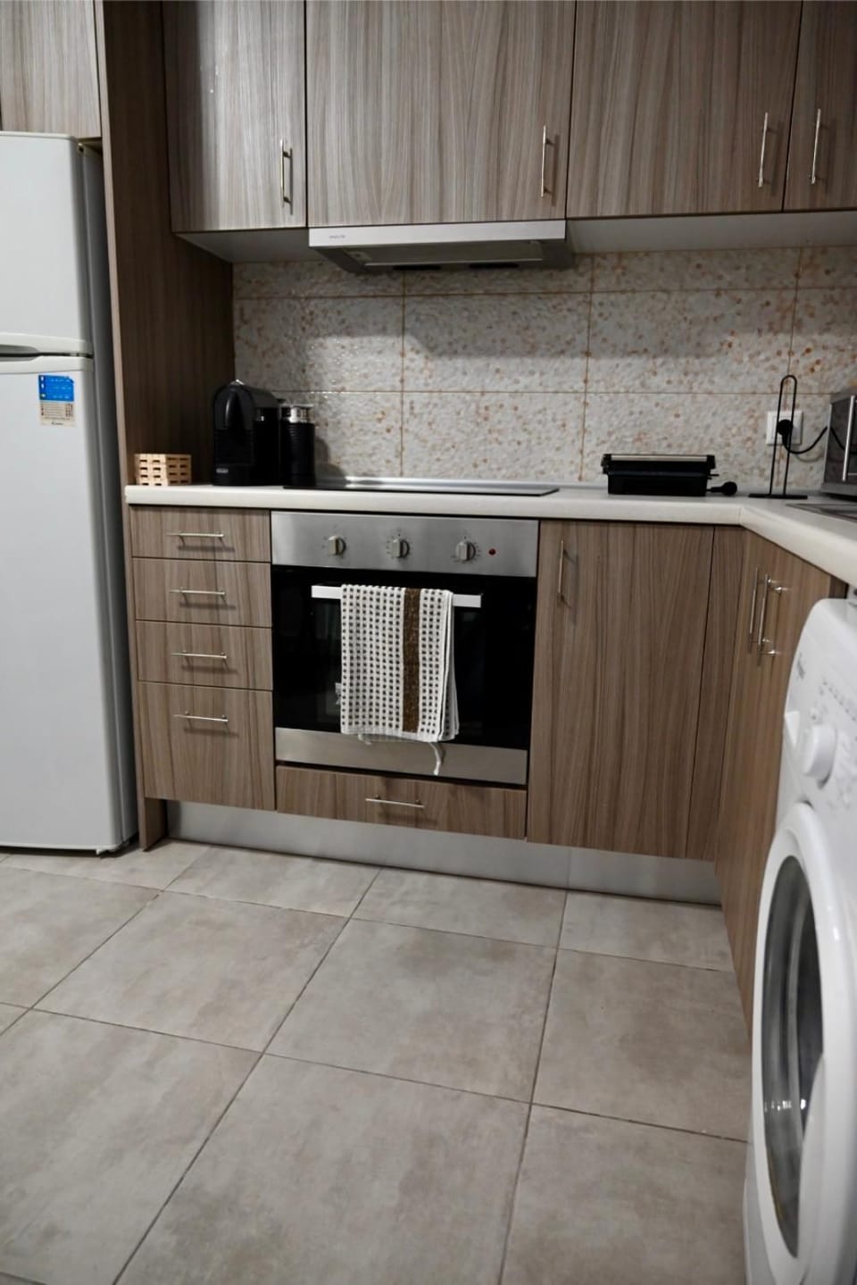 Coffee/tea facilities, Kitchen or kitchenette, minibar, oven, stove, toaster, washing machine, kitchen