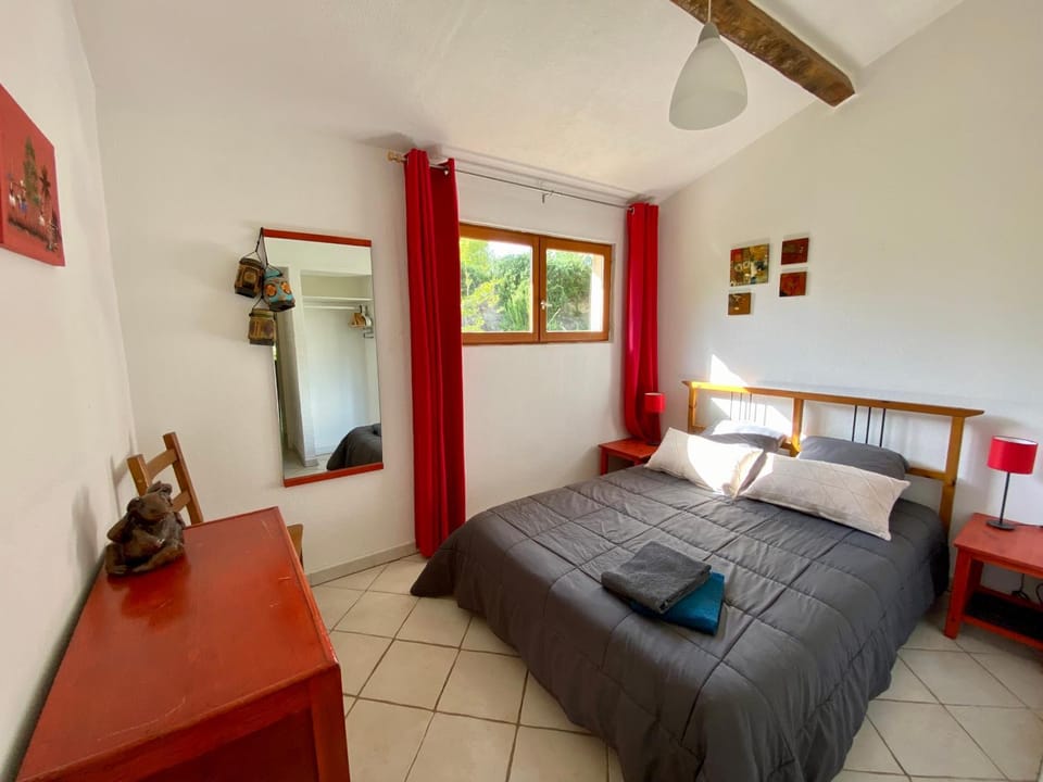 Bed, Photo of the whole room, Bedroom