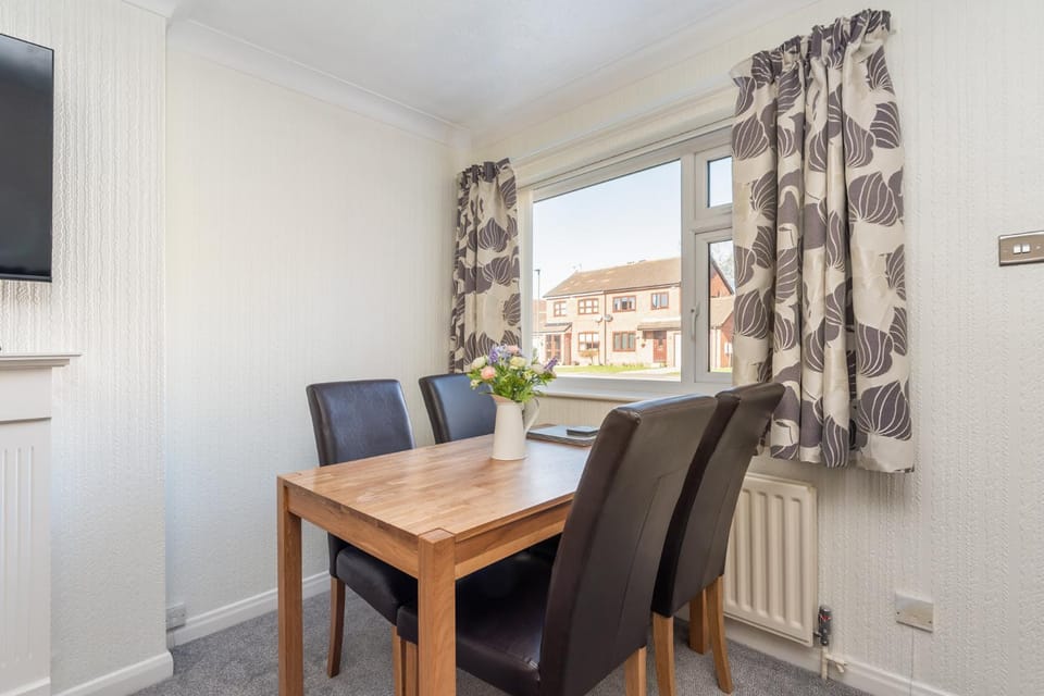 TV and multimedia, Living room, Other, Seating area, Dining area