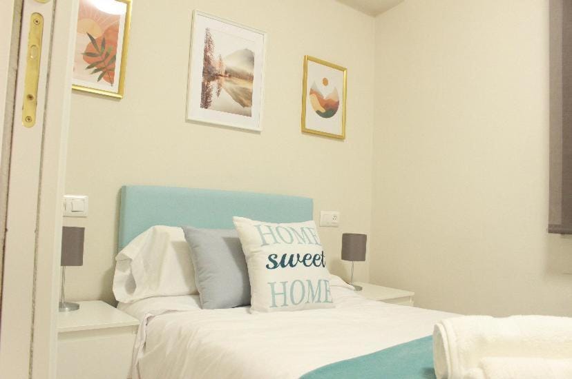 Habitación centro Oviedo cerca de estación de buses y trenes Vacation rental in Oviedo