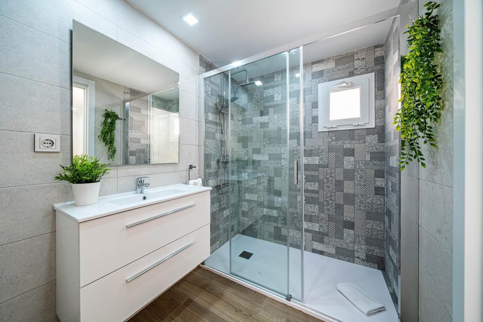 Shower, Bathroom, towels