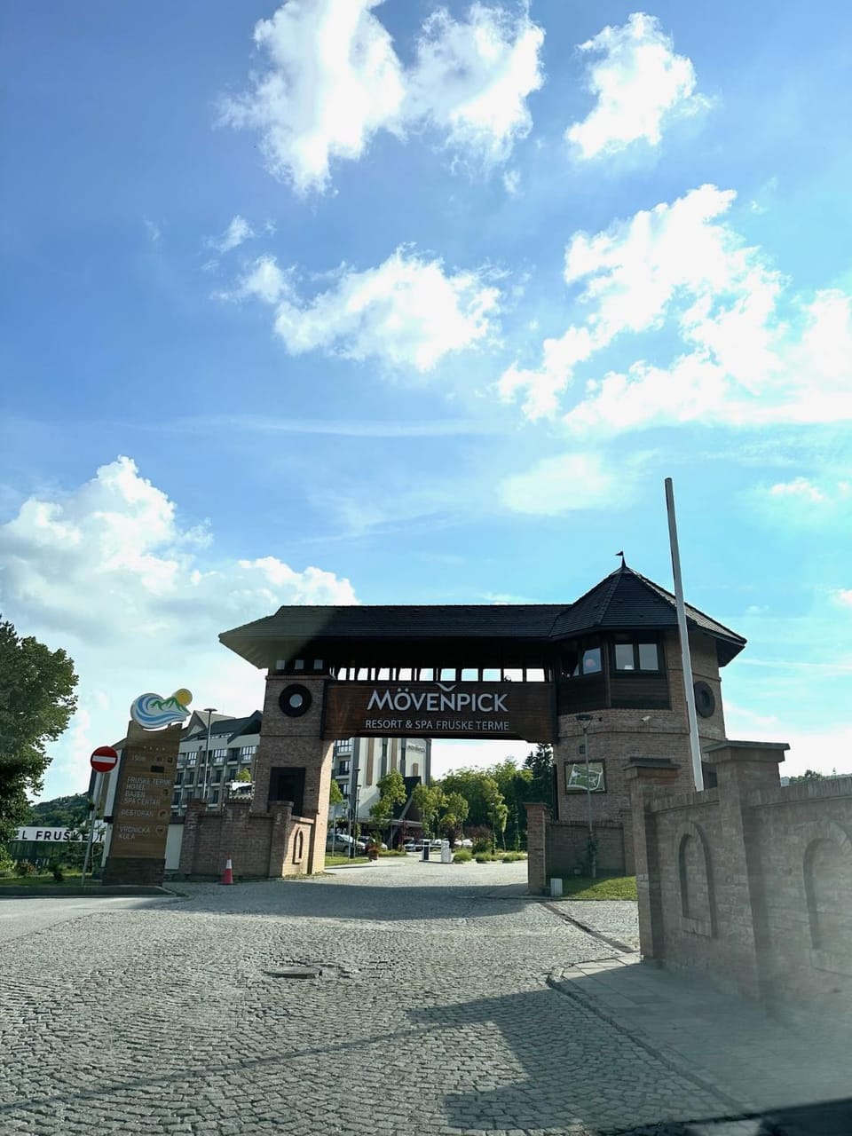 Off site, Neighbourhood