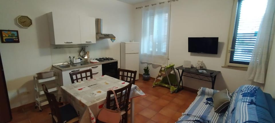 Bed, Kitchen or kitchenette, Living room