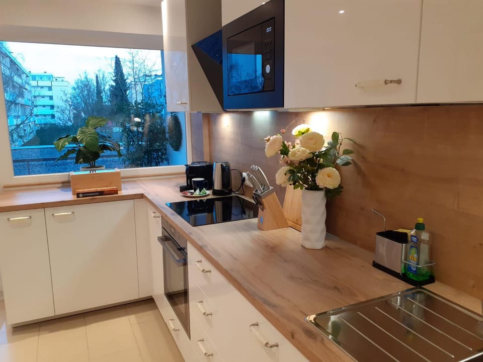 Coffee/tea facilities, Kitchen or kitchenette, minibar, pet friendly, stove