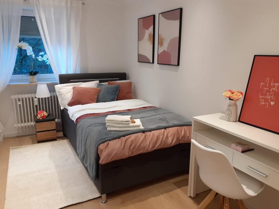 Bed, Photo of the whole room, Bedroom, hair dresser