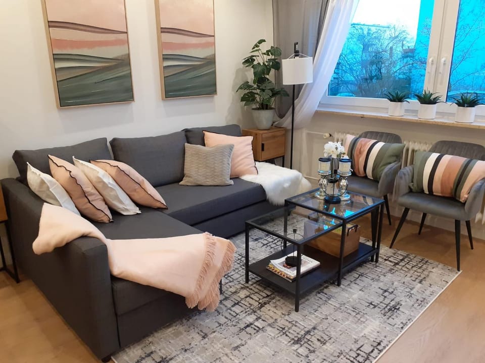 Living room, Seating area