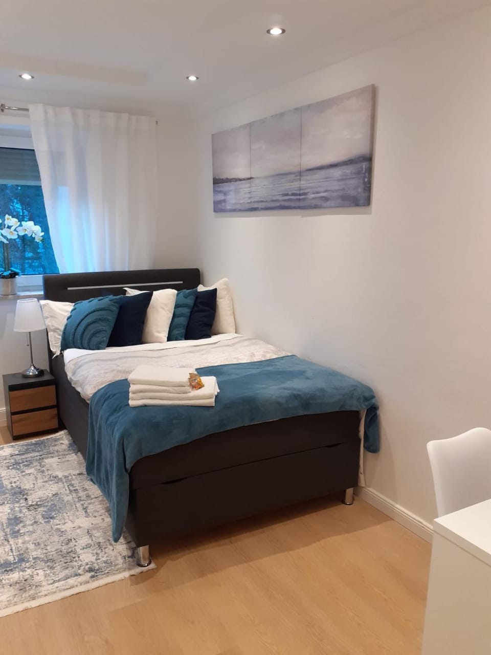Bed, Photo of the whole room, Bedroom