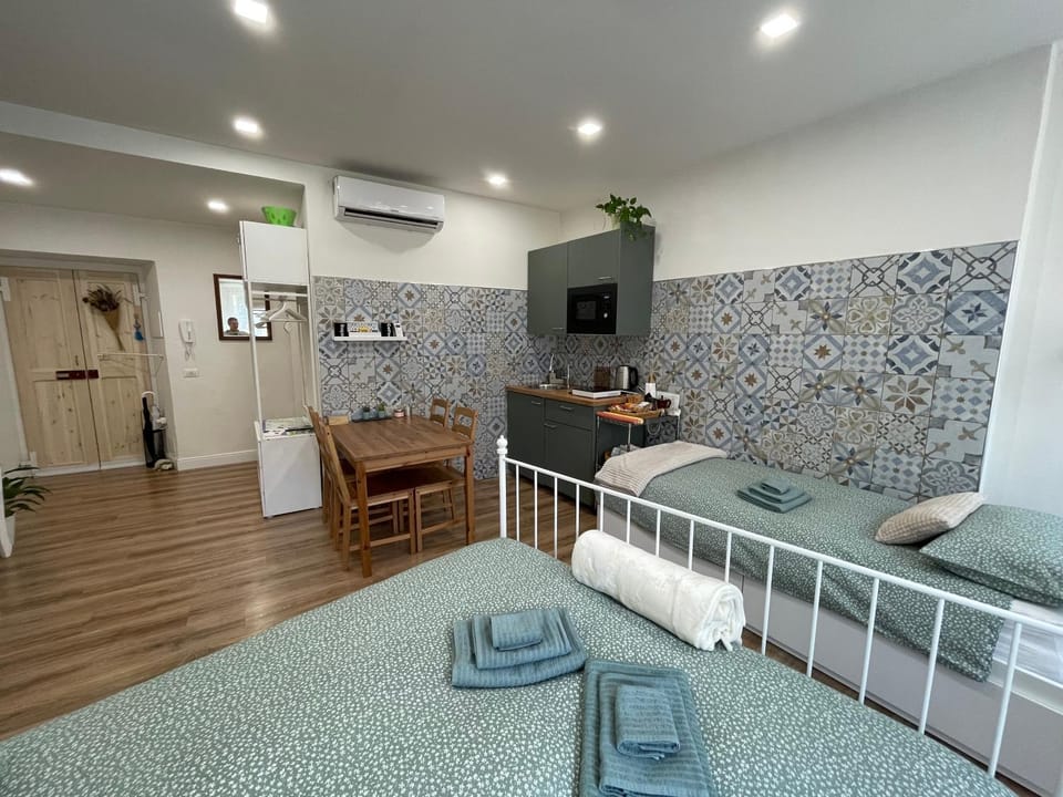 Holiday Studio in Centro Storico Intra Apartment in Intra