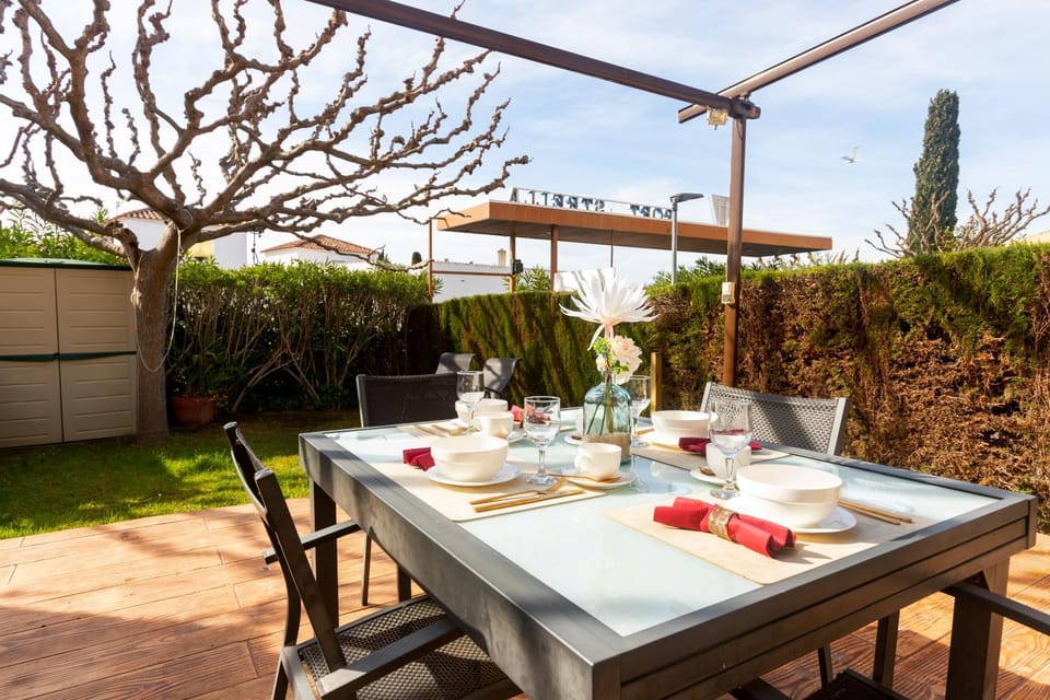 Spring, Dining area, Garden view