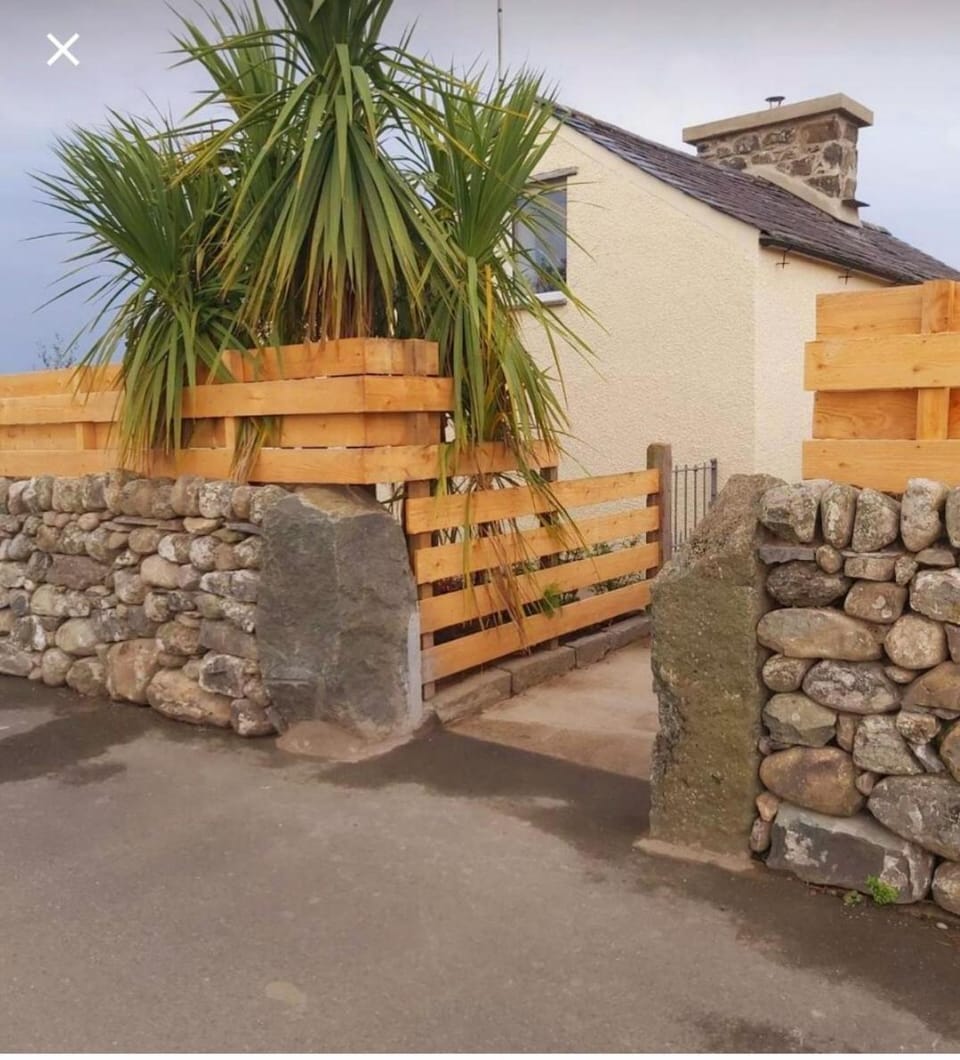 Family stay by the beach House in Wales