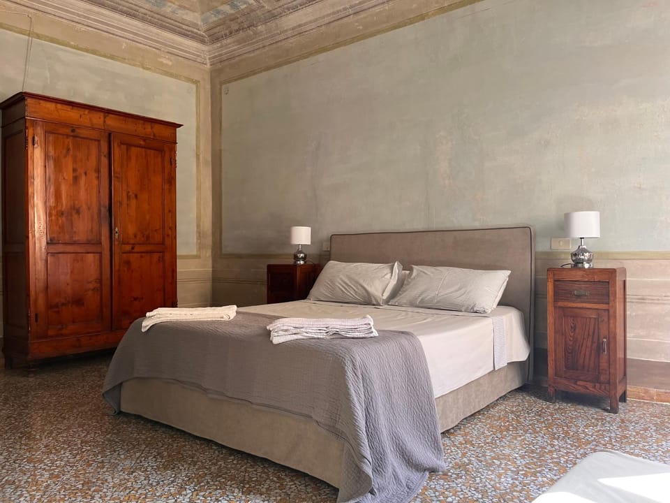 Bed, View (from property/room), Photo of the whole room, Bedroom, heating, locker, towels