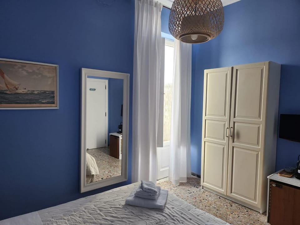 Bed, Balcony/Terrace, wardrobe