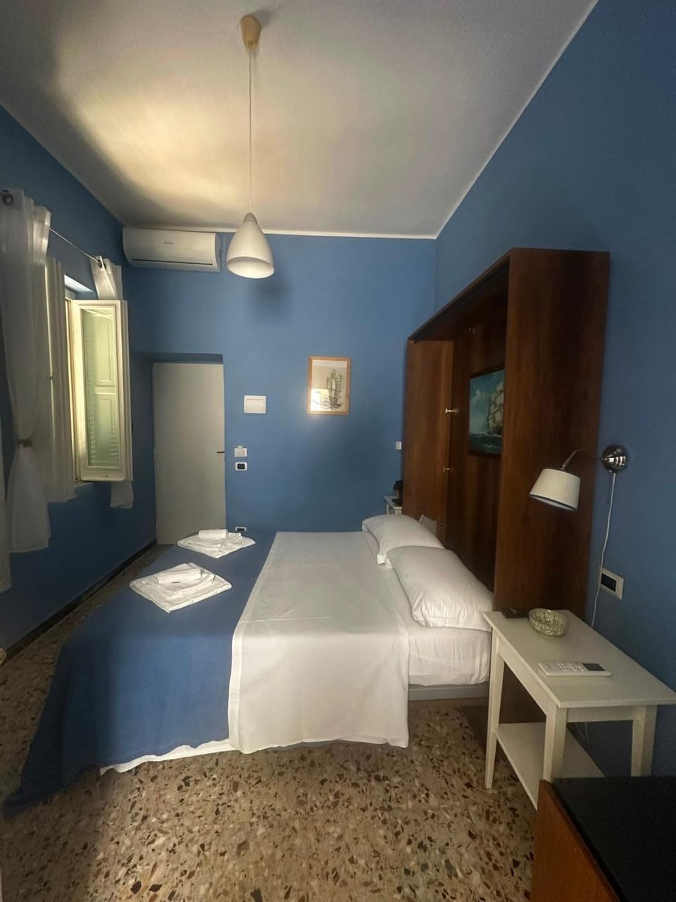 Bed, Photo of the whole room, Bedroom, wardrobe