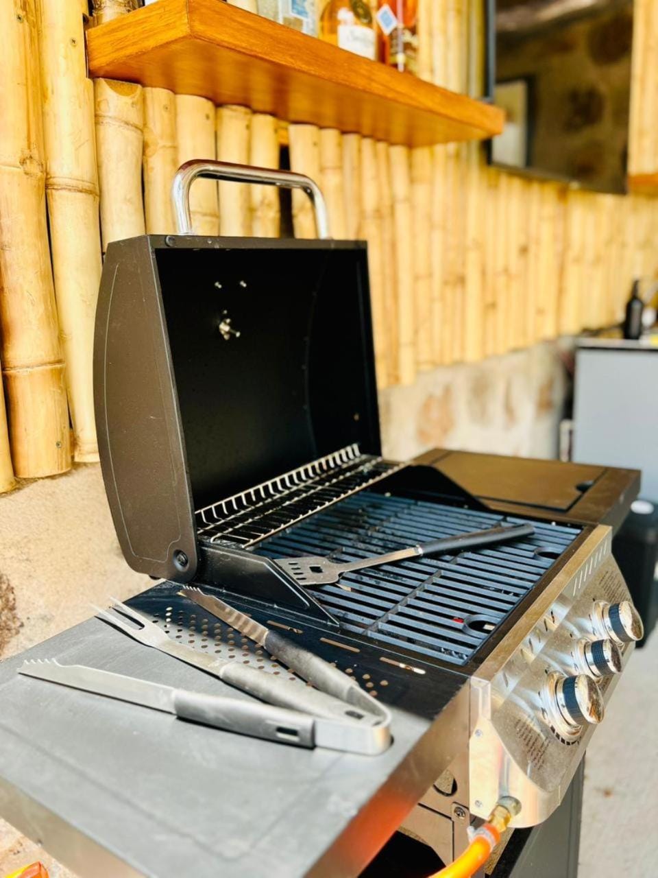 BBQ facilities, Kitchen or kitchenette, stove