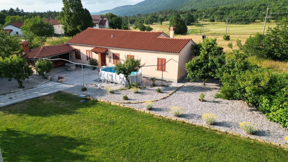 Hiša Pod Slavnikom Apartment in Slovenia