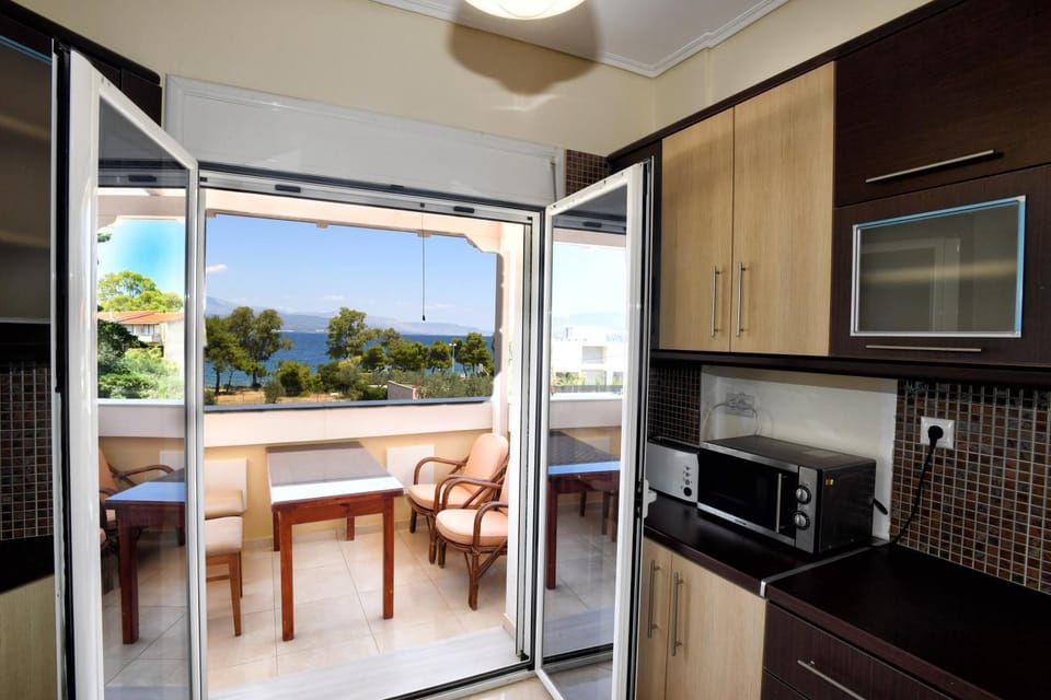 View (from property/room), Balcony/Terrace, Kitchen or kitchenette