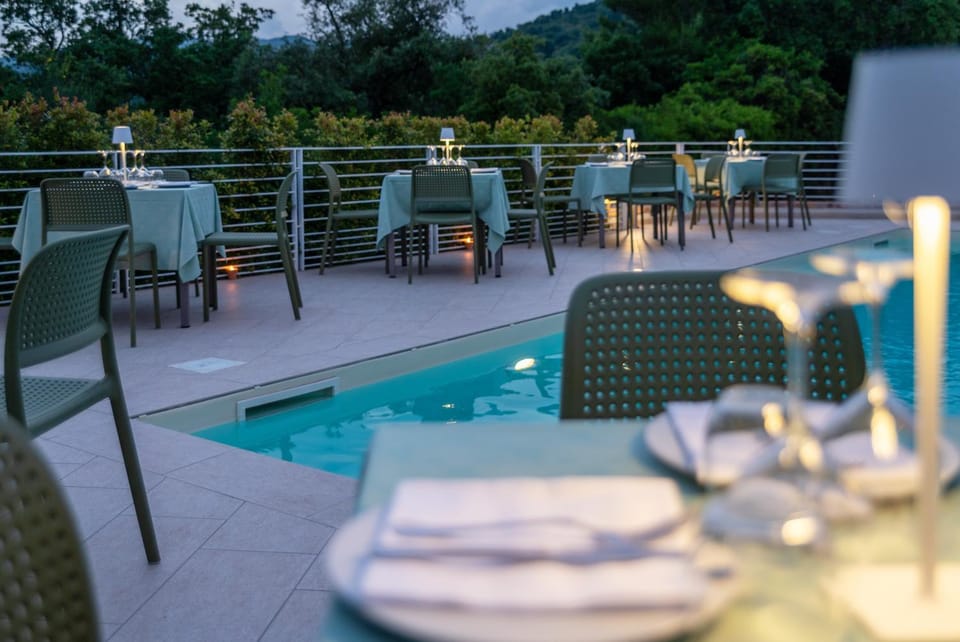 Swimming pool, Dinner