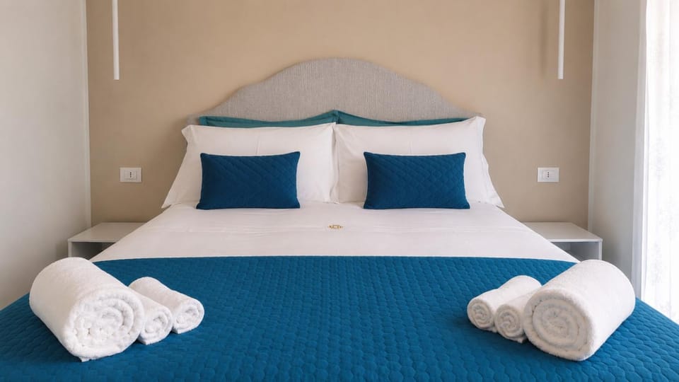 Photo of the whole room, Bedroom, towels