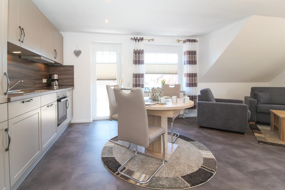 Kitchen or kitchenette, Living room, Seating area, Dining area