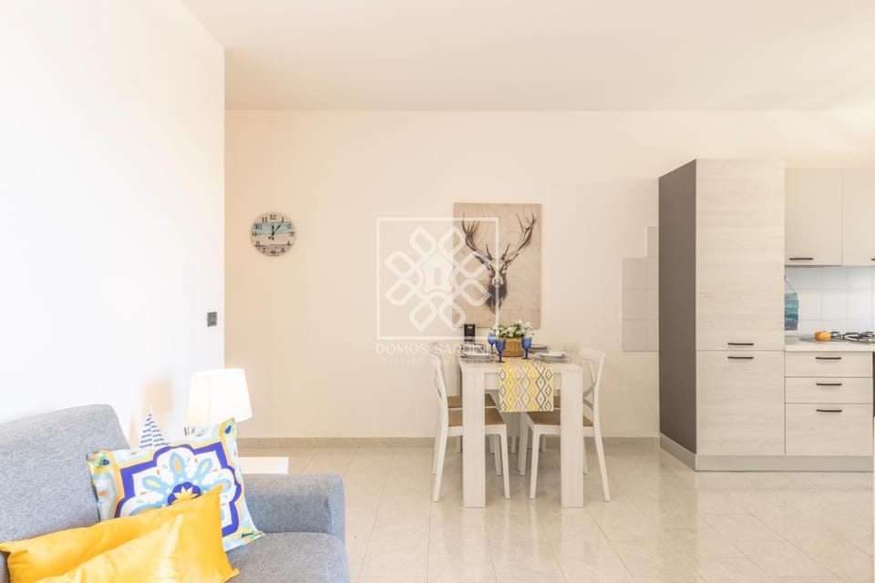 Kitchen or kitchenette, Living room, Seating area, Dining area, stove