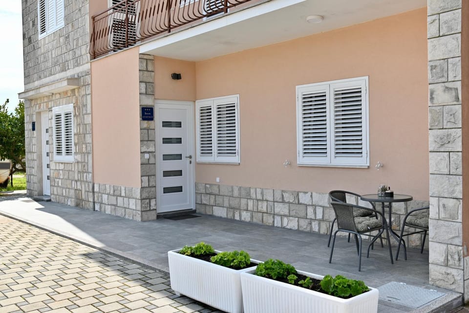 Patio, Day, Balcony/Terrace