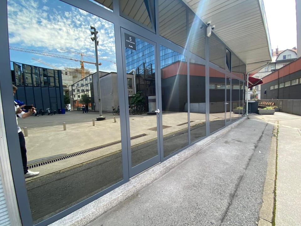 Facade/entrance