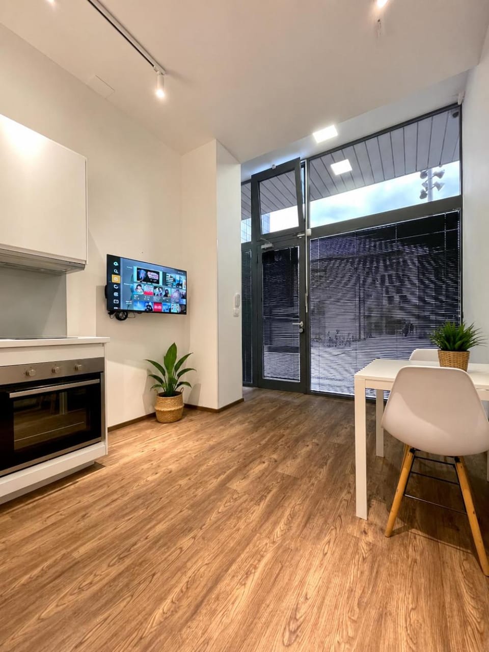 TV and multimedia, Living room, Dining area
