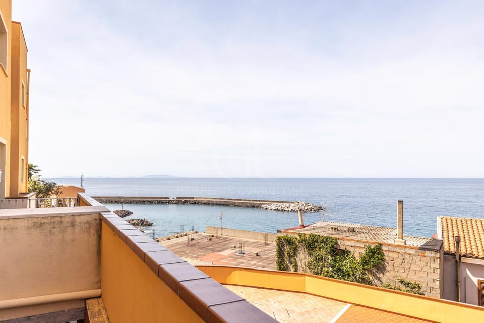 Natural landscape, Balcony/Terrace, Sea view