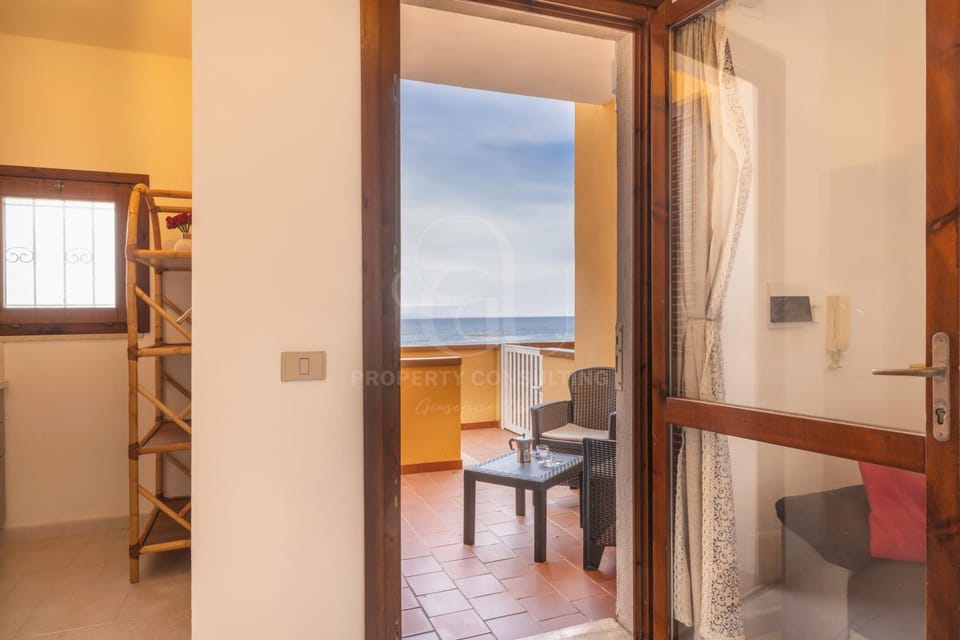 Balcony/Terrace, Living room, Dining area, Sea view
