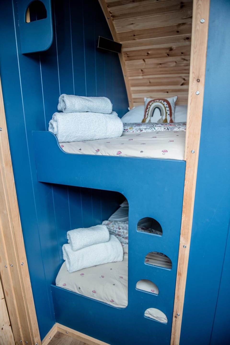 bunk bed, towels