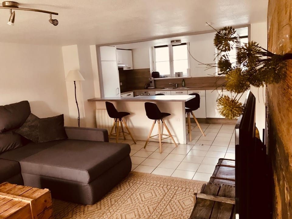 TV and multimedia, Living room, Dining area