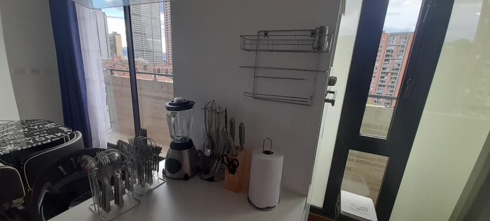 Kitchen or kitchenette, minibar, stove