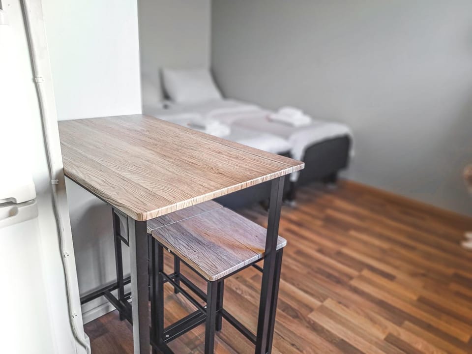 Bed, Dining area, Bedroom