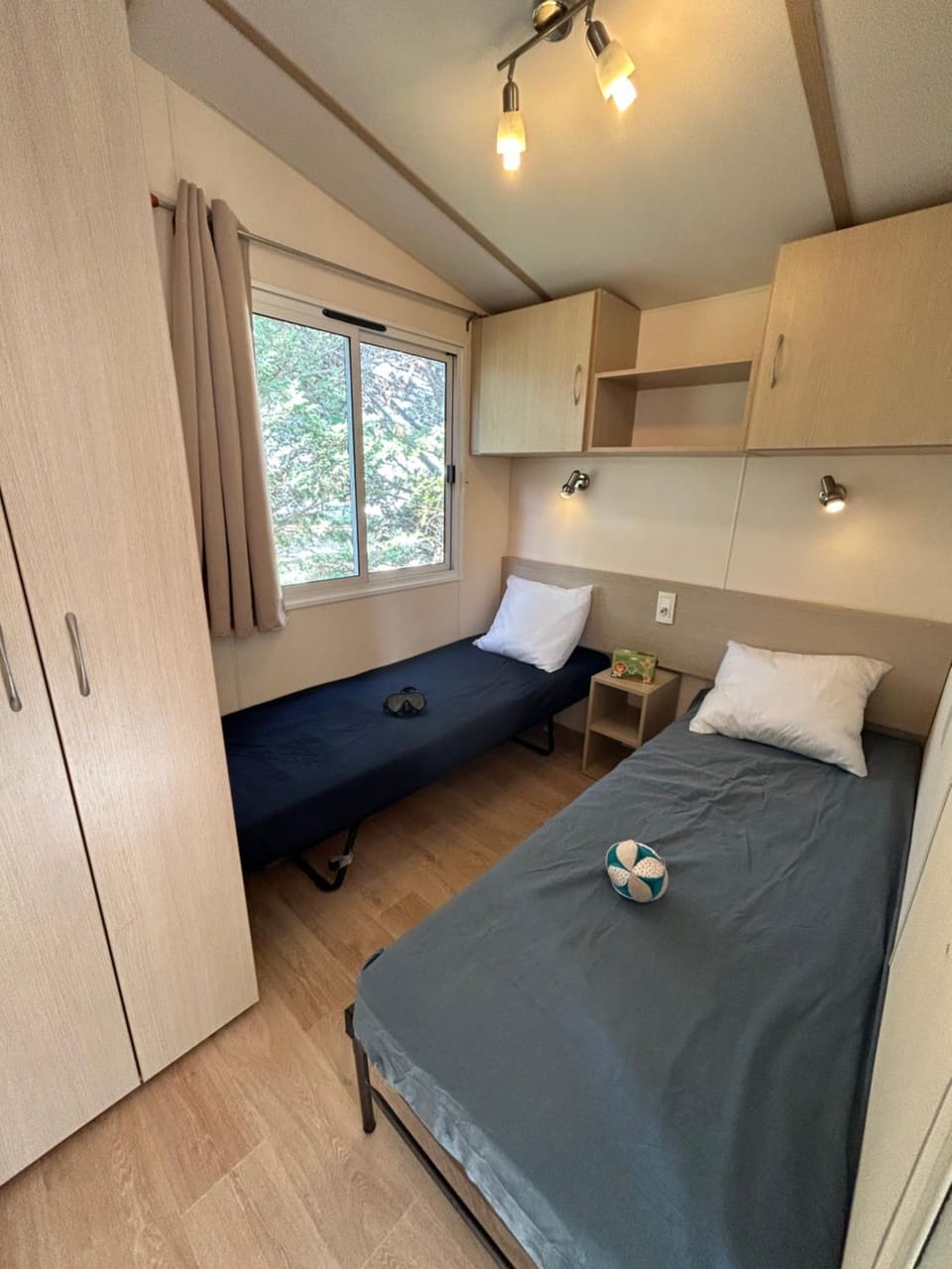 Les mobil homes de Naka, 6 places, TV, CLIM, une ENTRÉE OFFERTE pour un adulte pour la RÉSERVE AFRICAINE DE SIGEAN Campground/ 
RV Resort in Port-la-Nouvelle