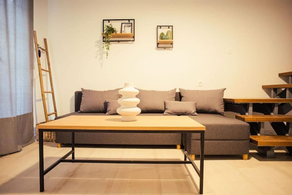 Bed, Seating area