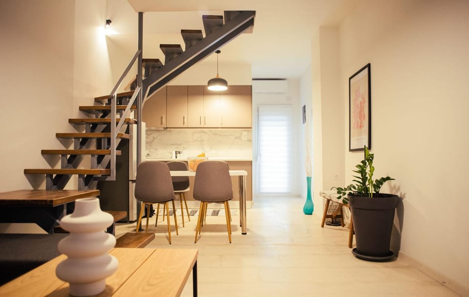 Dining area, kitchen