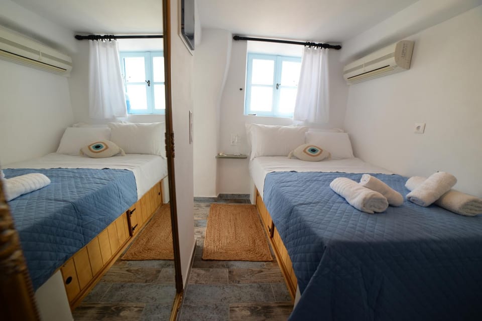 Petit Sunset House in Kea-Kythnos
