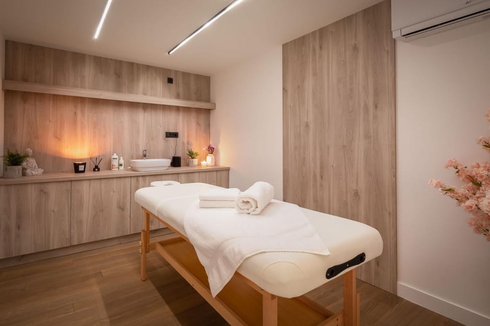 Massage, Spa and wellness centre/facilities