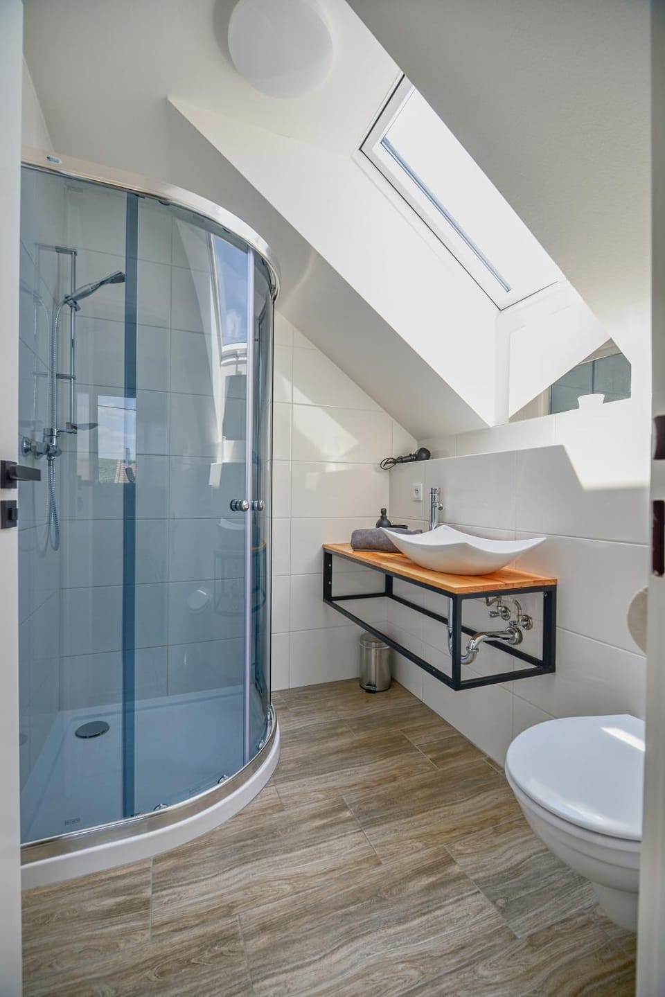 Shower, Toilet