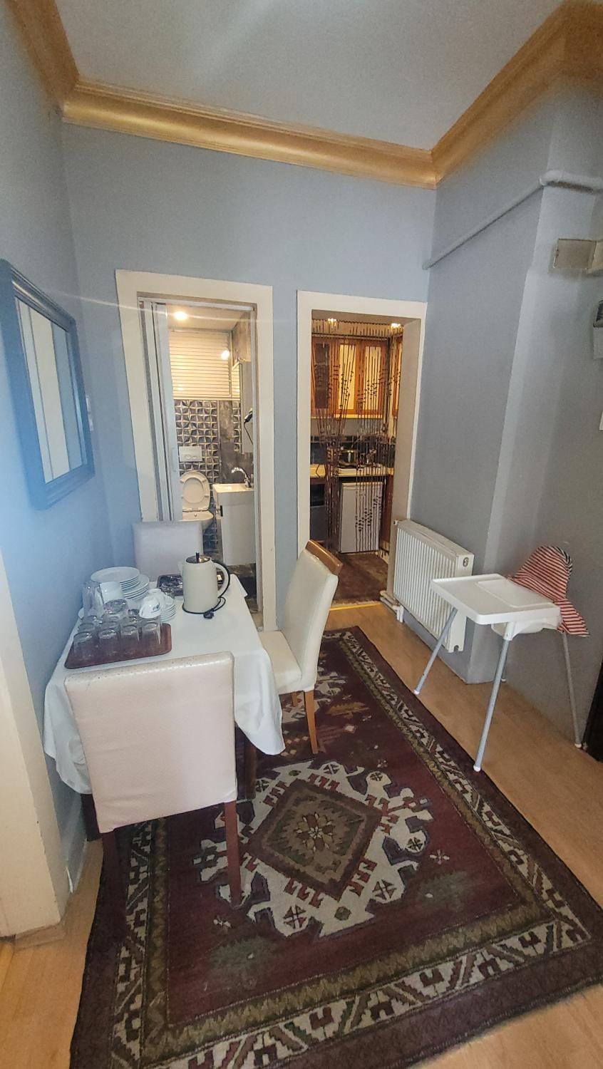 Seating area, Dining area