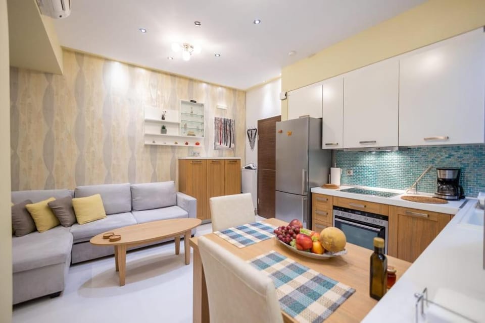 Kitchen or kitchenette, Seating area, Dining area, dishwasher, minibar, pet friendly, stove, toaster