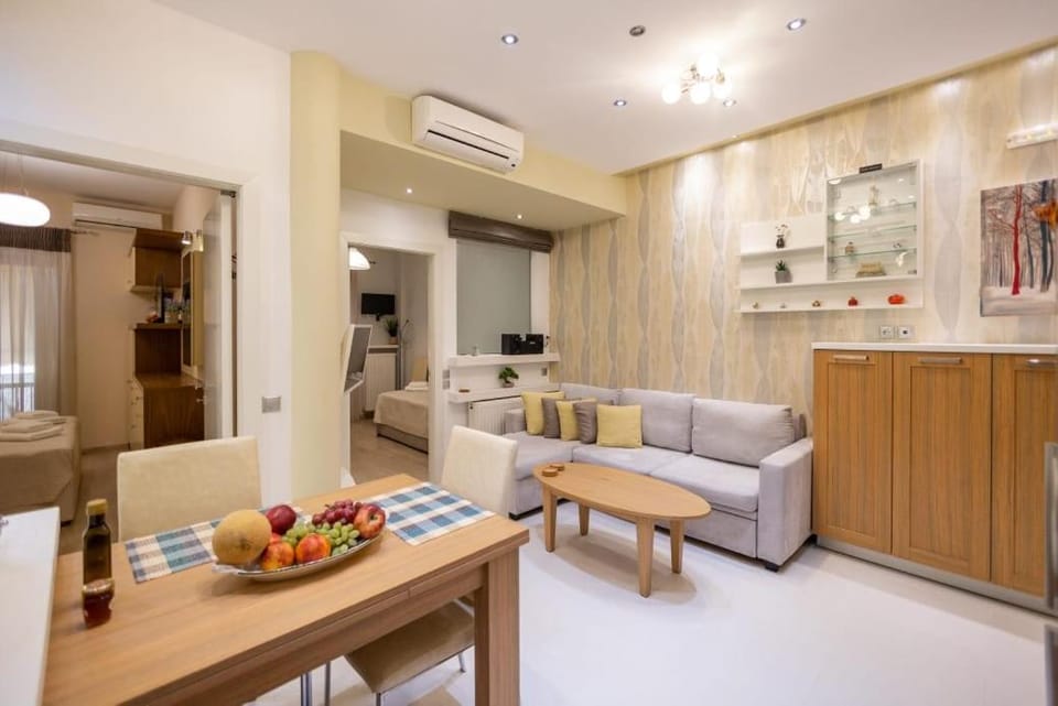 Seating area, Dining area, air conditioner
