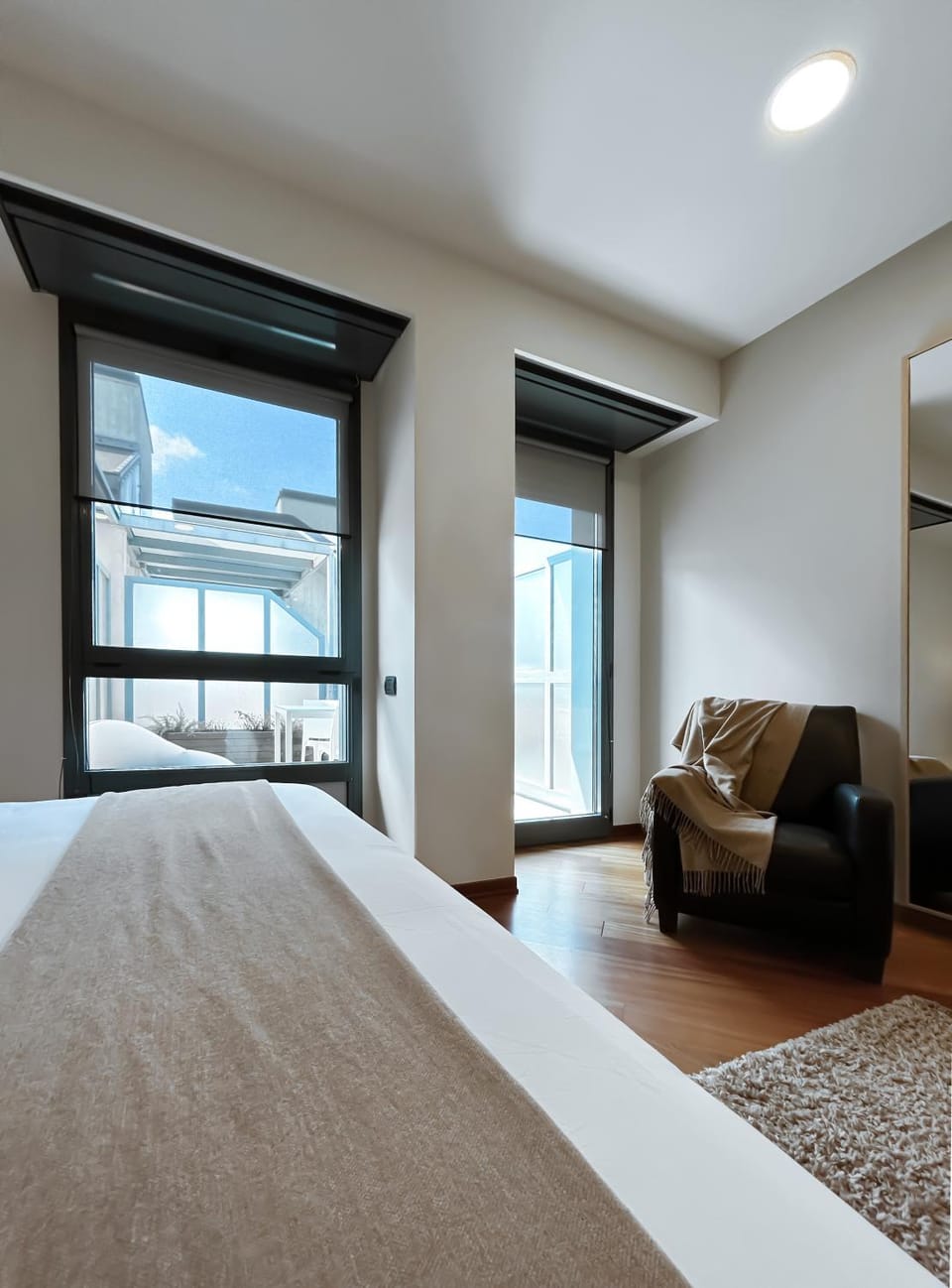 Photo of the whole room, Seating area